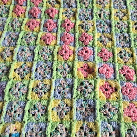 Handmade crochet baby afghan 33n x 33in mini granny square - Picture 1 of 2